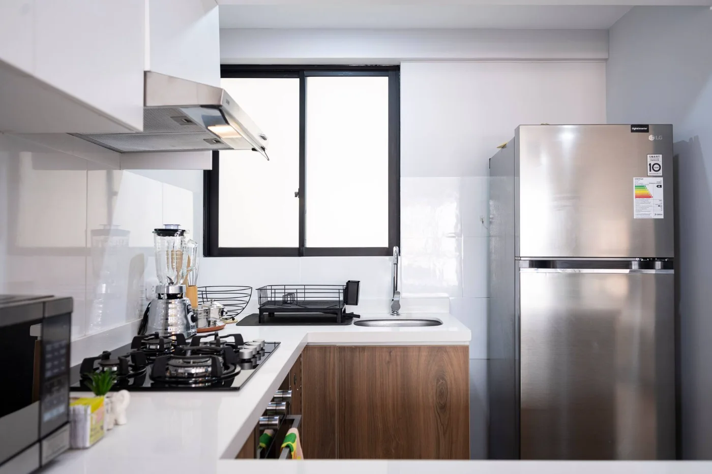 Cocina con refrigeradora
