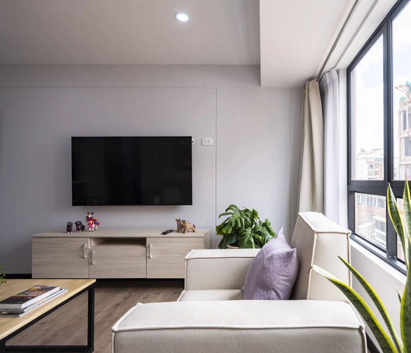 Zona de estar con televisor